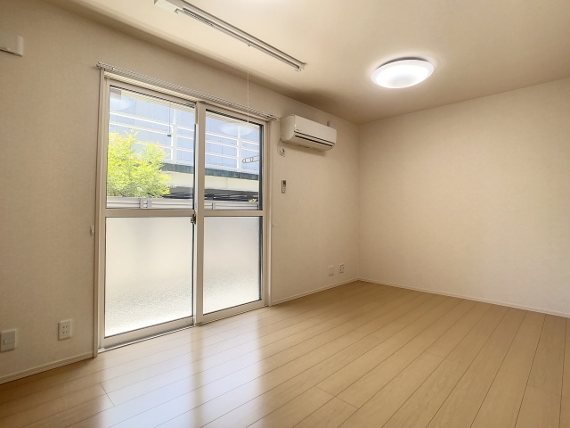 居室・リビング　掲載写真は空室の一室です。実際のお部屋と仕様等が異なる場合、