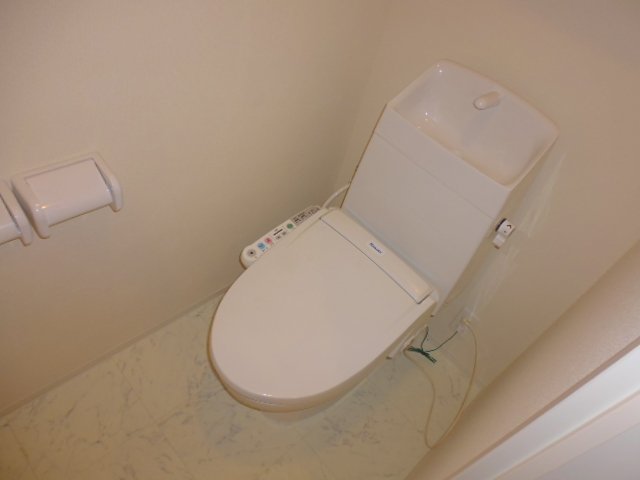 水島臨海鉄道 弥生駅 徒歩24分 2階建 築9年のトイレ写真