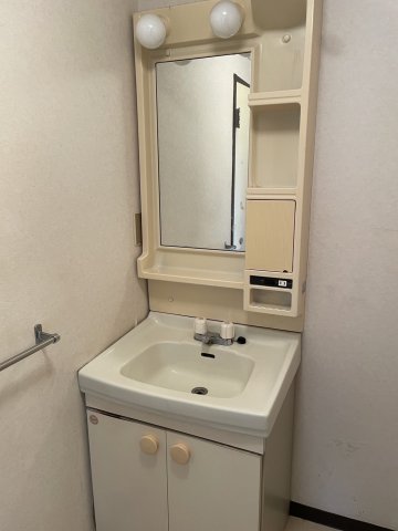 洗面設備　使いやすい洗面所です