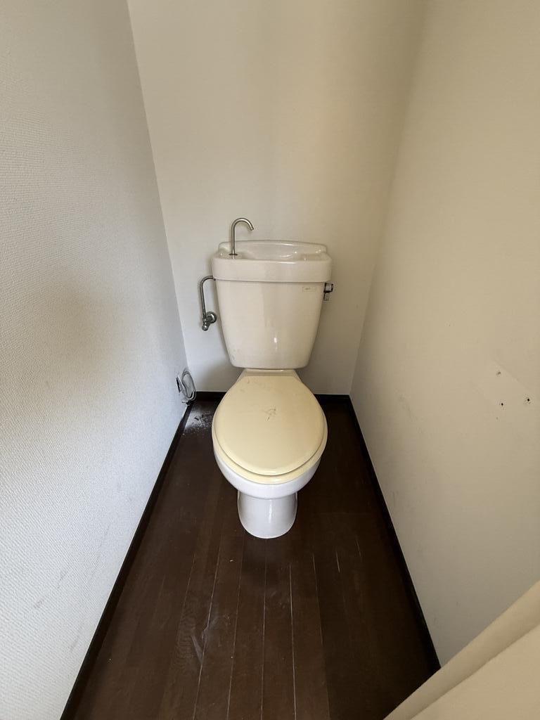 ＪＲ指宿枕崎線 郡元駅 徒歩16分 2階建 築37年のトイレ写真
