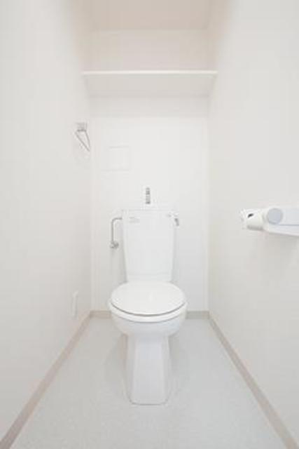 トイレ　※写真は同タイプ住戸です。