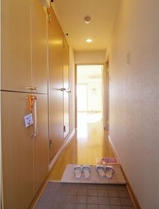 玄関　玄関をあがるとこんな感じ　さぁ～あがって、あがって