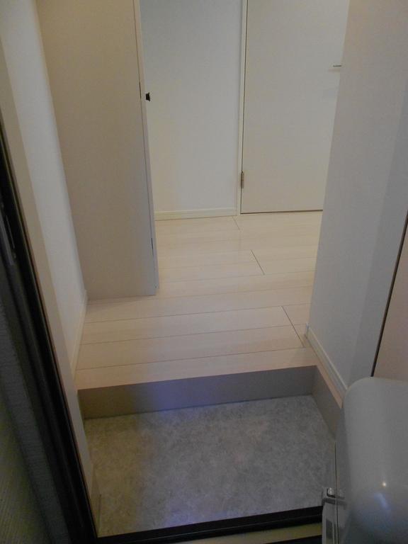 玄関　同タイプ同モデルを使用