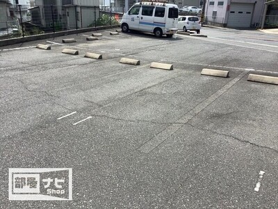 【サンブライトの駐車場】