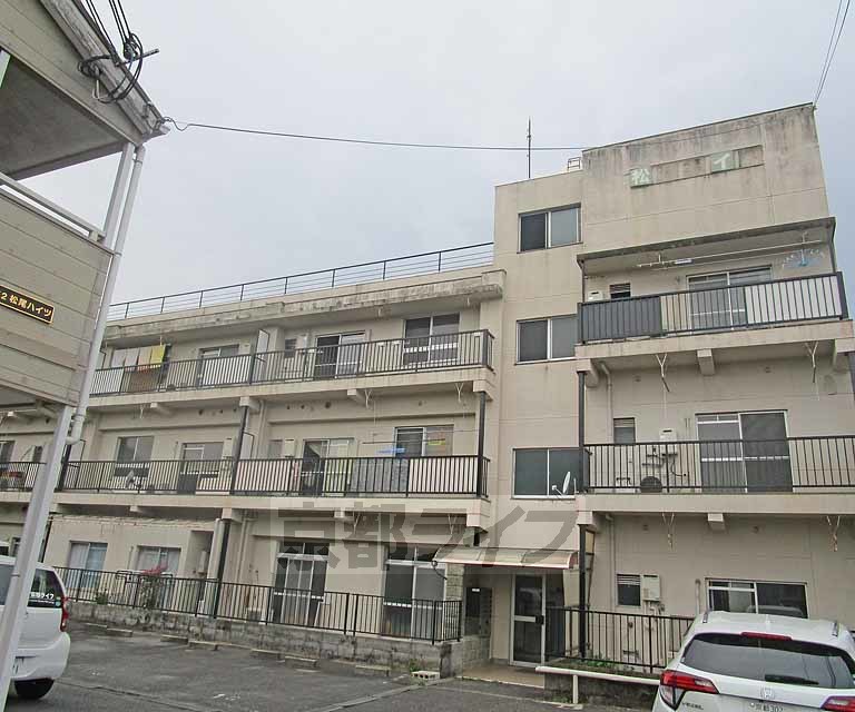京都市西京区松室扇田町のマンションの建物外観