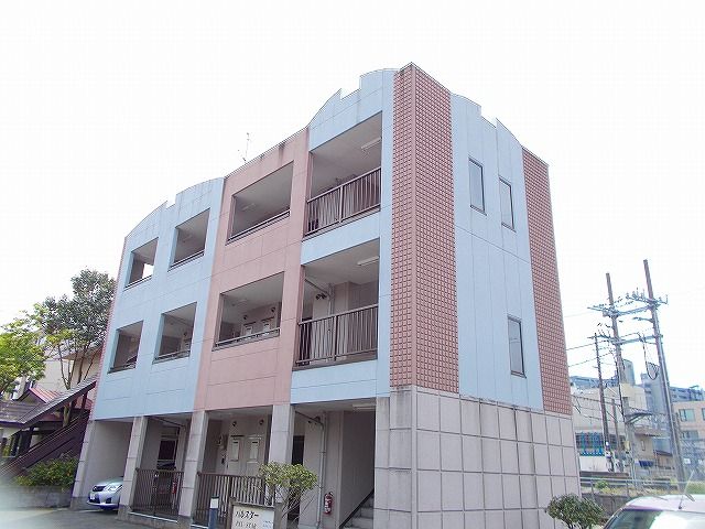 秋田市東通仲町のマンションの建物外観