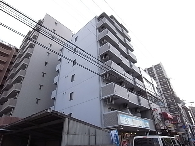 尼崎市長洲本通のマンションの建物外観