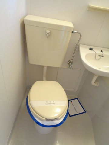 【メゾン・ロックスのトイレ】