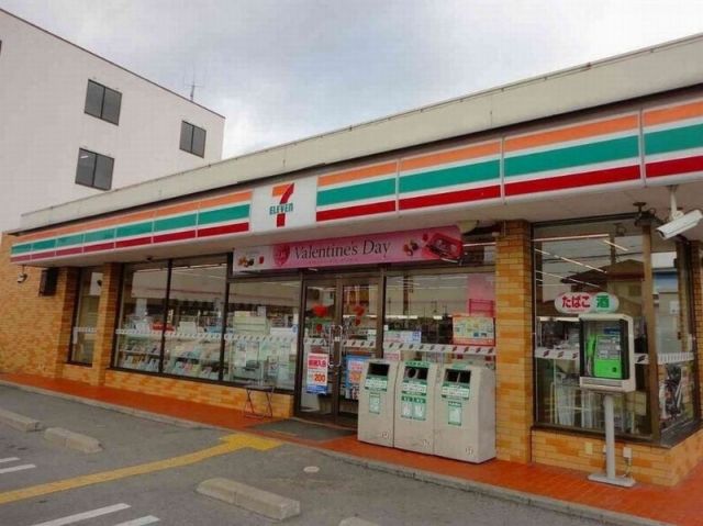 コンビニ　セブン-イレブン ＪＲ宝殿駅前店（コンビニ）まで487m