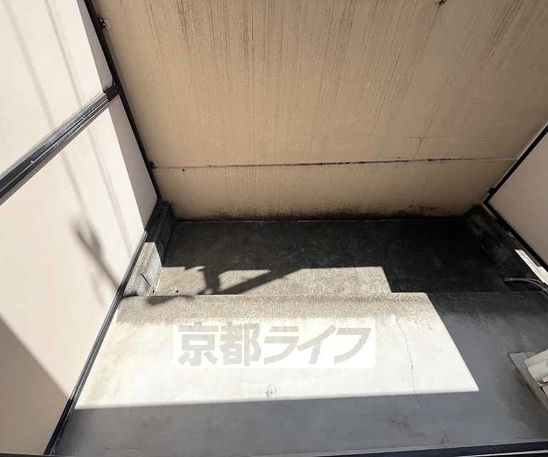 【京都市右京区花園岡ノ本町のマンションのバルコニー】