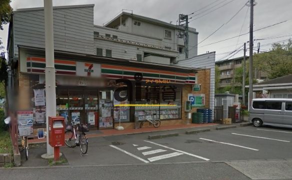 【リブリ・小川西町のコンビニ】