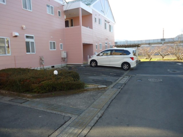 【グリーンビレッジ川中島　Ｎ棟の駐車場】