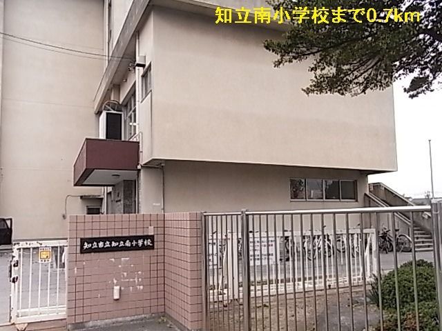 【知立市谷田町のマンションの小学校】