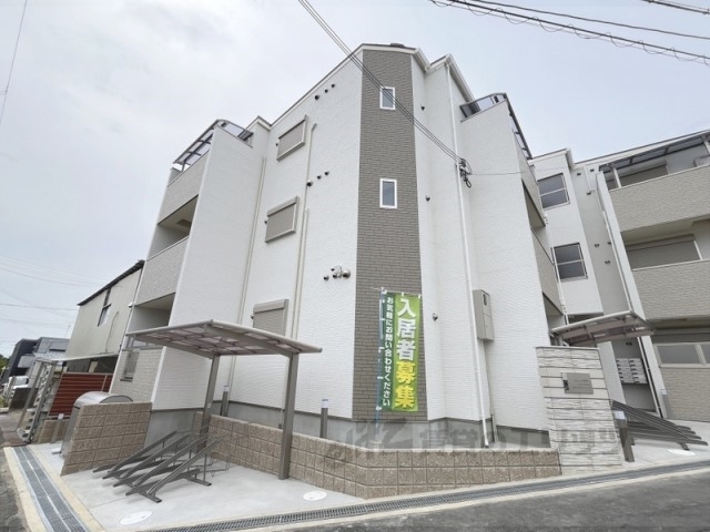 寝屋川市明和のアパートの建物外観