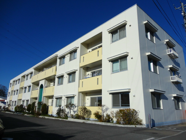 小諸市大字御影新田のマンションの建物外観