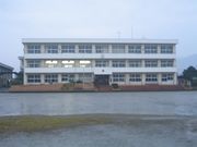 【南足柄市壗下のアパートの小学校】