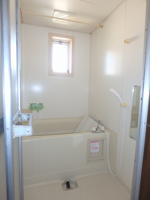 バス・シャワールーム　窓があり換気しやすいです！