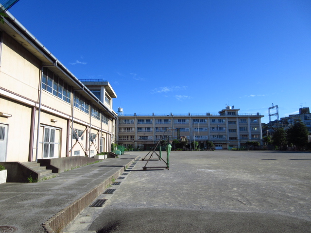 【プレディアコート鷺沼の小学校】