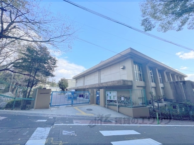 【京都市伏見区桃山町因幡のアパートの小学校】