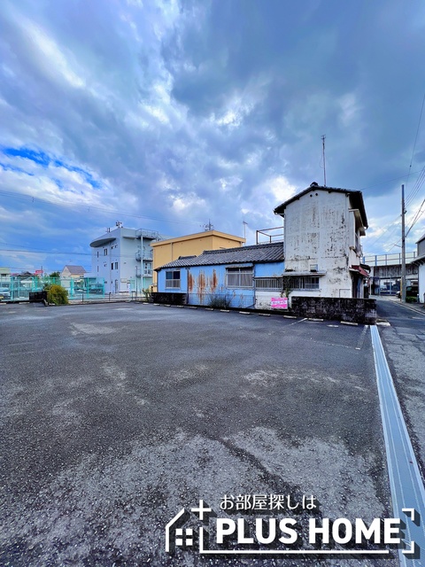 【和歌山市平井のアパートの駐車場】