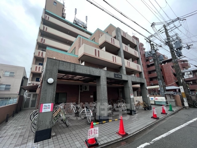 【京都市上京区上御霊中町のマンションの建物外観】