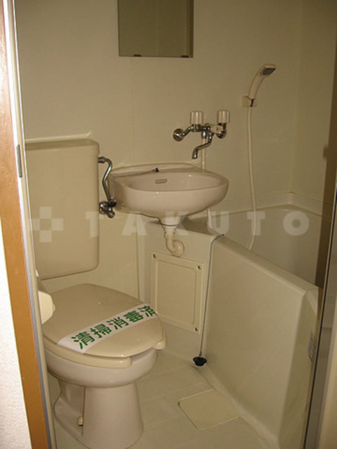 バス・シャワールーム　写真は１０２号室