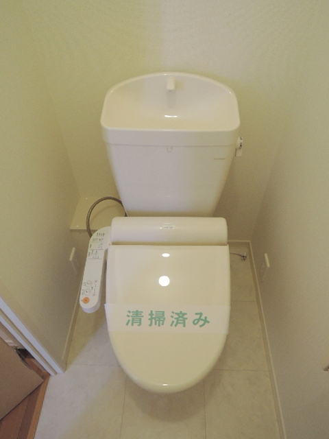 トイレ　トイレは嬉しい温水洗浄便座