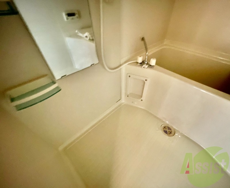 バス・シャワールーム　バスルームです。追い焚き機能、浴室乾燥機ついております。