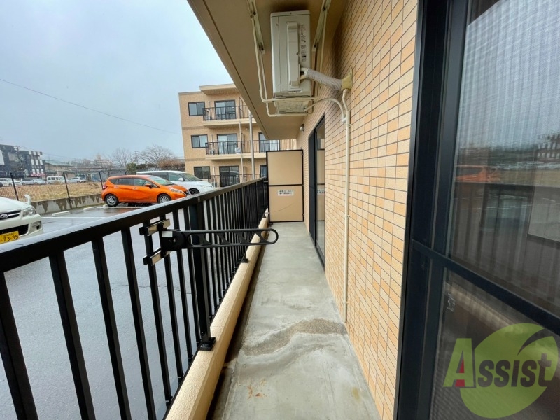 バルコニー　バルコニーは幅があり、広い印象を受けました。