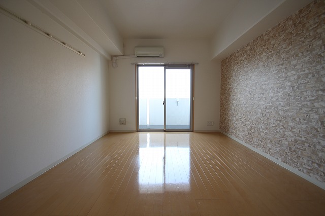 居室・リビング　別号室の写真です。