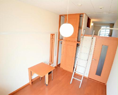 居室・リビング　天井高なので開放的な空間です。