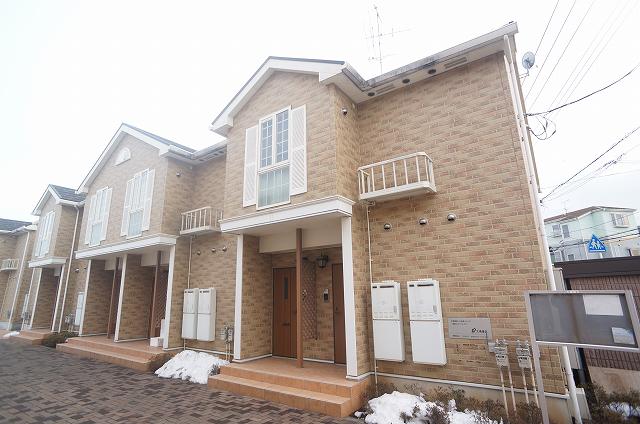 建物外観　2階建て