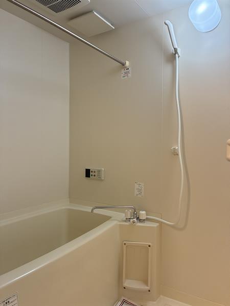 バス・シャワールーム　こちらのお風呂で１日の疲れを癒してください♪