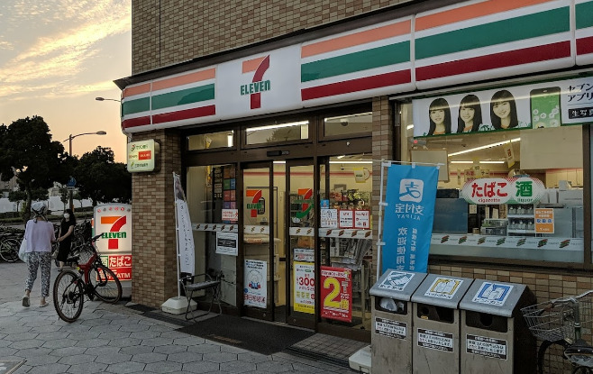 コンビニ　セブン-イレブン 大阪新町４丁目店（コンビニ）まで437m