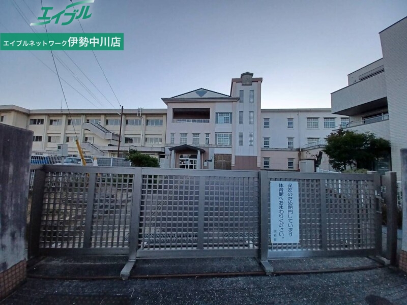 小学校　津市立成美小学校（小学校）まで2020m