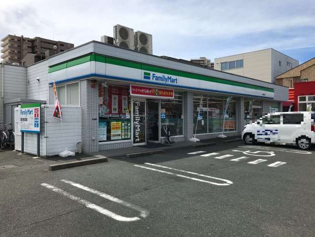 コンビニ　ファミリーマート（コンビニ）まで348m