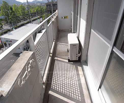 バルコニー　広く明るいバルコニー