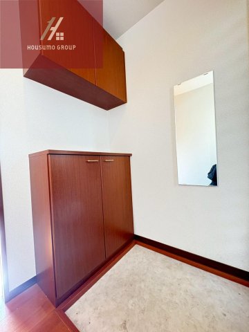 玄関　収納もある玄関です