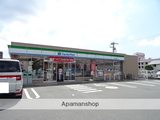 コンビニ　ファミリーマート（コンビニ）まで617m