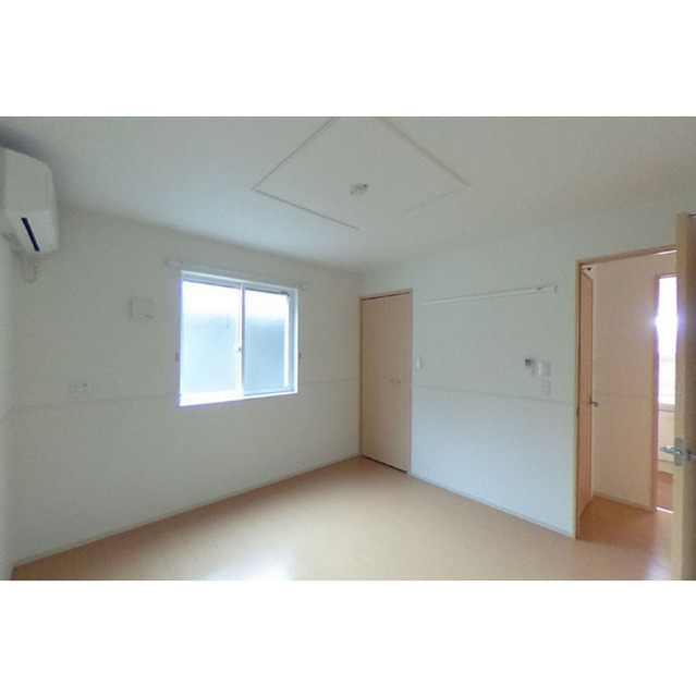 その他設備　洋室にもエアコン付いてます