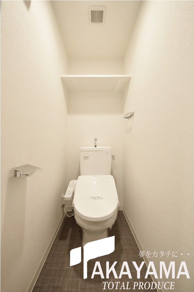 洗面設備　トイレ、トイレも上部棚付きです★