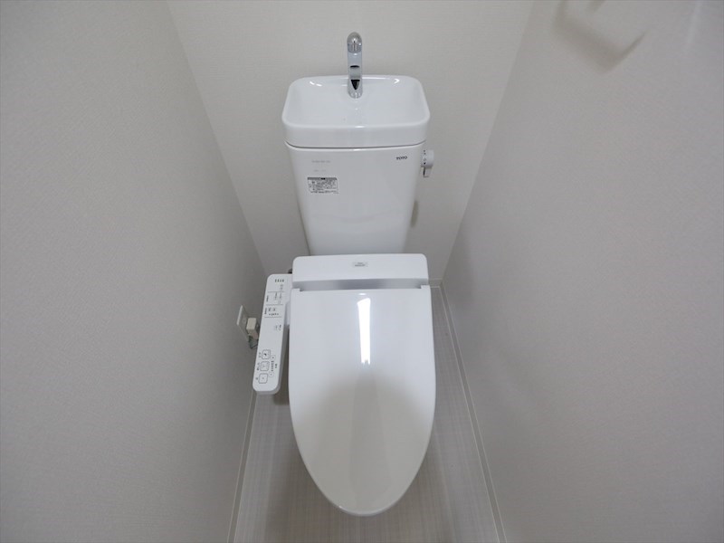 トイレ　温水洗浄暖房便座付トイレ