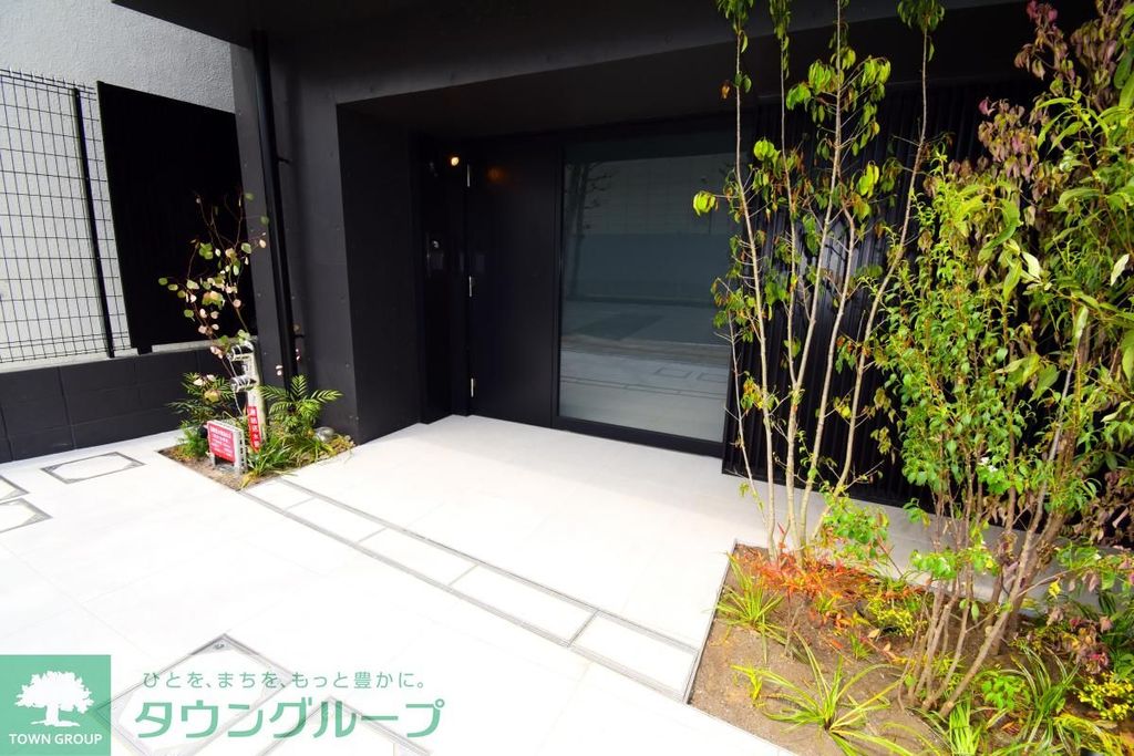 エントランス　駐車場