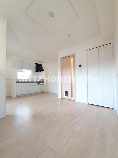 居室・リビング　リビングは10.2帖です◎