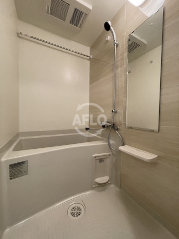 バス・シャワールーム　エスリード難波ザ・ブライト　浴室