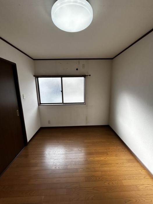 川上町貸家の居間写真