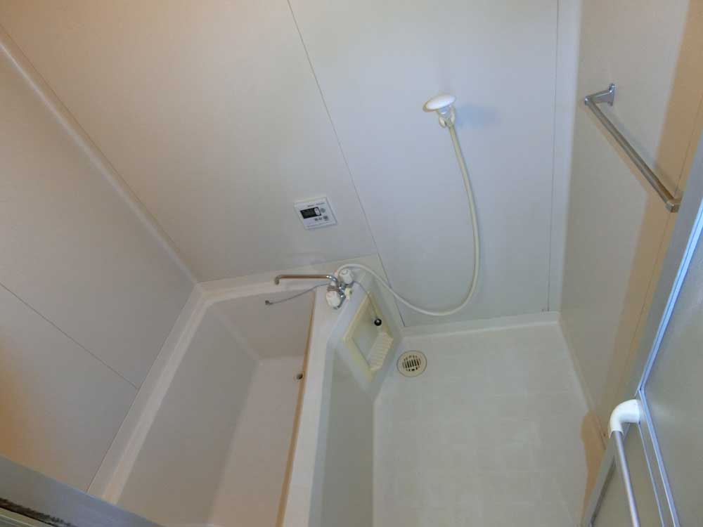 バス・シャワールーム　残念ながら追い炊き機能はありません。