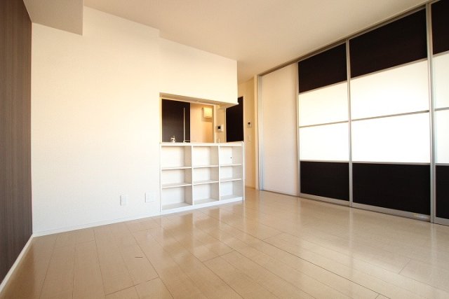 居室・リビング　同物件別号室の写真です。