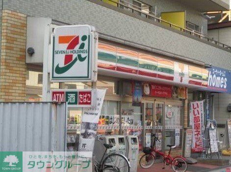 コンビニ　セブンイレブン鴻巣駅西口店（コンビニ）まで1080m