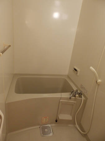 バス・シャワールーム　コンパクトで使いやすいお風呂です